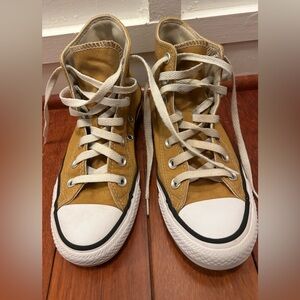 Converse size 6 in mustard
